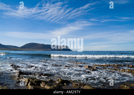 dh WARBETH STRAND ORKNEY Atlantik Küste Bucht und Hügel von Hoy raue felsige zerklüftete Küsten Inseln schottland Landschaft Stockfoto