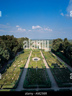 Castello Ruspoli, Vignanello, Latium, Italien. Die formale Parterre Garten, hier von der obersten Etage des Schlosses gesehen, war im Jahre 1611 gemacht Stockfoto