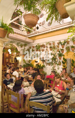 Ein "Terrasse Cordobes" Restaurant in der Juderia District, Córdoba, Andalusien, Spanien Stockfoto