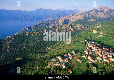 Frankreich, Corse du Sud, Golfe de Porto, Piana Dorf (Luftbild), gekennzeichnet Les Plus Beaux Dörfer de France Stockfoto