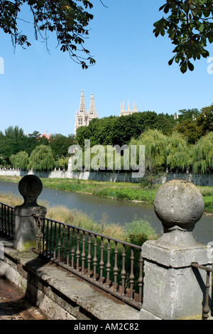 Fluss Arlanzon und der Kathedrale, Burgos, Kastilien-León, Spanien Stockfoto