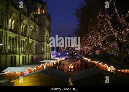 Weihnachtsmarkt am Natural History Museum London Stockfoto