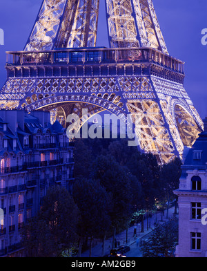 Frankreich Paris Eiffelturm beleuchtet schließen sich Stockfoto