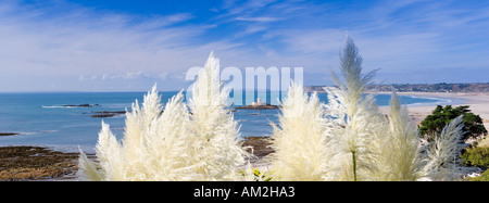 Kanalinseln Jersey Rocco Tower am Strand von St-Ouens Stockfoto