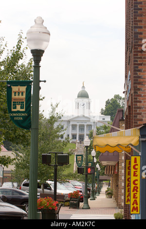 Jackson County Courthouse steht am Ende der Hauptstraße in Sylva North Carolina USA Stockfoto