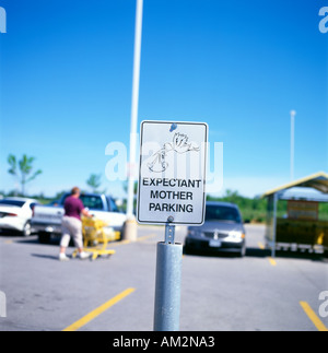 Werdende Mutter Parkplatz Zeichen in Fort Erie, Ontario Kanada Stockfoto