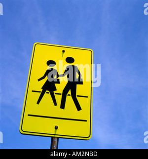 Schülerinnen und Schüler Fußgängerüberweg Zeichen Stockfoto
