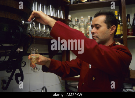 Fino weißen Weinfass in Bar Casa Pepe De La Juderia CORDOBA Andalusien Spanien Stockfoto