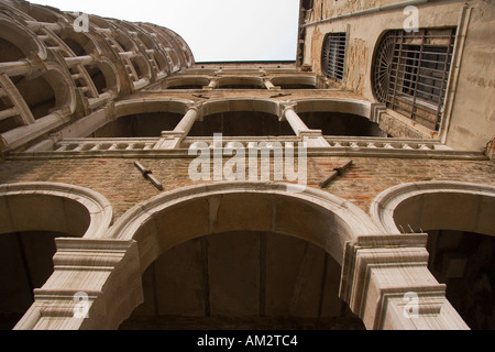 Außenansicht der Wendeltreppe des Palazzo oder Scala Contarini Del Bovolo Venedig Italien Stockfoto