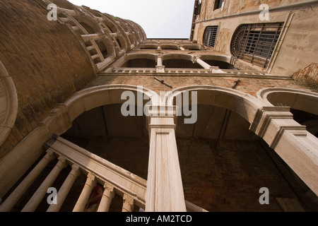 Außenansicht der Wendeltreppe des Palazzo oder Scala Contarini Del Bovolo Venedig Italien Stockfoto