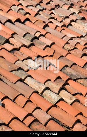 Blick auf Ton-Ziegel-Dach aus der Scala Contarini Del Bovolo Venedig Italien Stockfoto