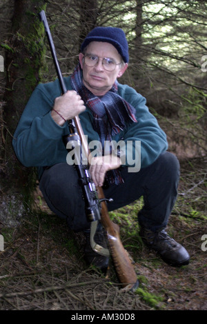 Deer Hunter mit Gewehr in Irland Stockfoto