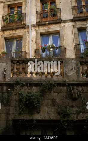 Balkon im Barri Gothic Bereich von Barcelona Spanien Stockfoto