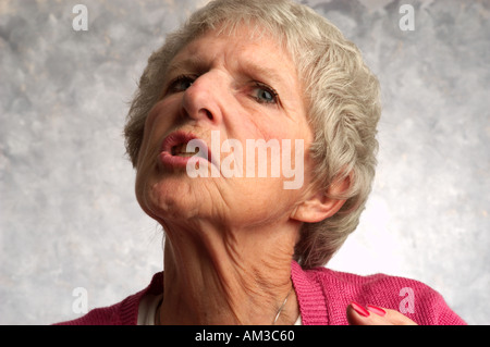 Portrait von senior Frau mit Ausdruck Stockfoto