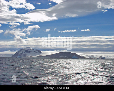 King George Island Antarktis und Offshore-Eisberge Stockfoto