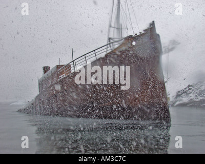 Die Gouvenoren zerstört eine norwegische Walfangschiff an Enterprise Insel Antarktis im Jahre 1916 Stockfoto