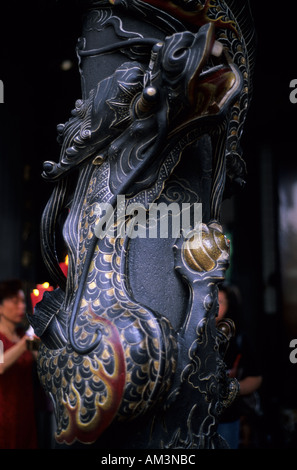 Geschnitzten Drachen Säule Stockfoto