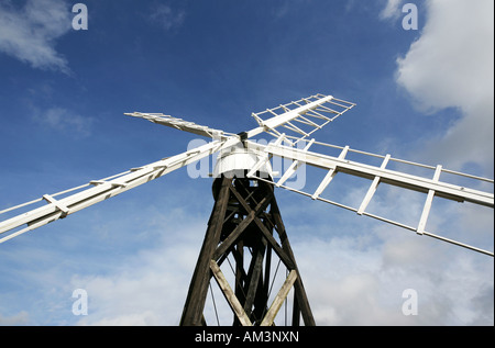 Redundante Windpumpe auf Norfolk Broads Norfolk UK Stockfoto