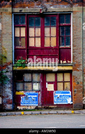 Laden Tür an einer verfallenen Mühle Ipswich dockt Ipswich Suffolk UK Stockfoto