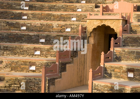 Eingang eines Amphitheaters, Neemrana Fort, Neemrana, Alwar Rajasthan, Indien Stockfoto