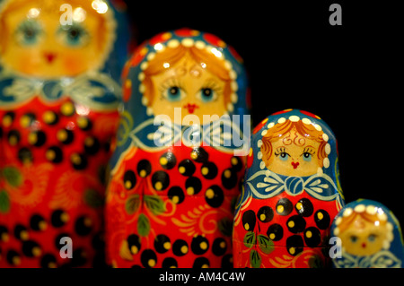 Asien, Russland. Typische russische Kunsthandwerk. Traditionelle Matrushka (Verschachtelung) Puppen, ausgewählte Fokus. Property-release Stockfoto