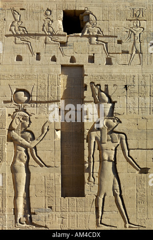 ISIS und Horus Hieroglyphen Philae Tempel Ägyptens Nordafrika Stockfoto