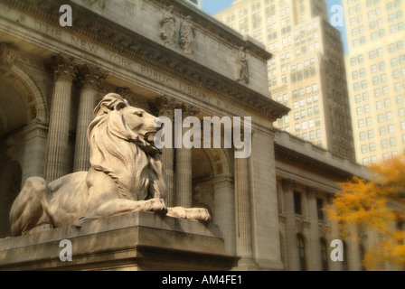 New York Public Library und die Löwen-Statuen Stockfoto
