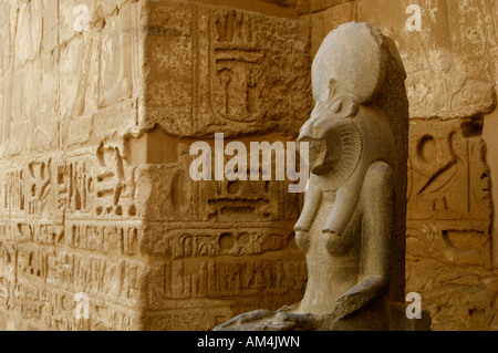 Granit-Skulptur von Wadjet Medinet Habu Tempel Ägyptens Nord-Afrika Stockfoto