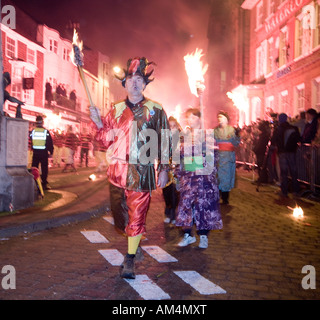 Prozession der Lewes Fire Festival Sussex UK Europe Stockfoto