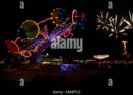 Festplatz Fahrt Feuerwerk Bonfire Night Epsom Surrey England Stockfoto