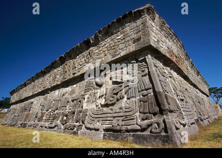 Piramide De La Serpiente Emplum (gefiederte Schlange Pyramide) in Xochicalco, Mexico Stockfoto