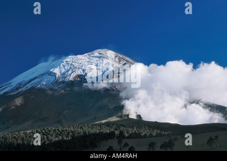 Vulkan Popocatepetl mit Schnee bedeckt, Mexiko Stockfoto