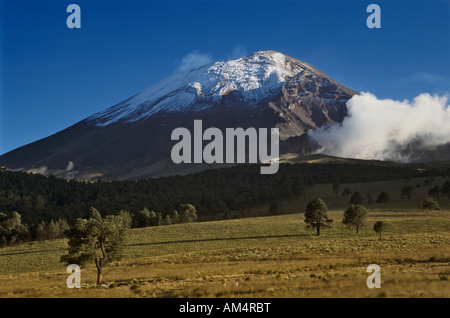 Vulkan Popocatepetl mit Schnee bedeckt, Mexiko Stockfoto