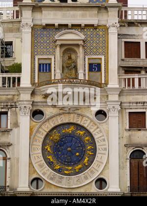 Der Torre Orologio auf St. Markus Platz Venedig Stockfoto