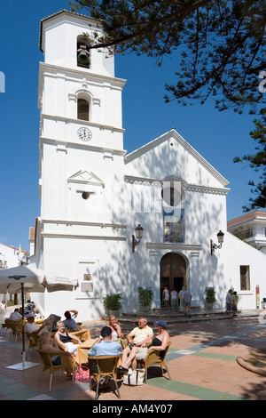 Kirche im Zentrum Ferienortes, Nerja, Costa Del Sol, Andalusien, Spanien Stockfoto