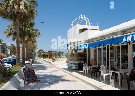 Chiringuito (Cafe) an der Promenade, Playa del Bajondillo/Playa de Playamar, Torremolinos, Costa Del Sol, Andalusien, Spanien Stockfoto