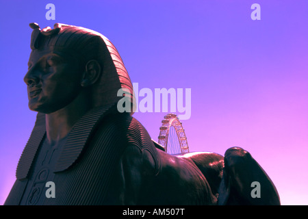 Sphinx und London Eye London Stockfoto