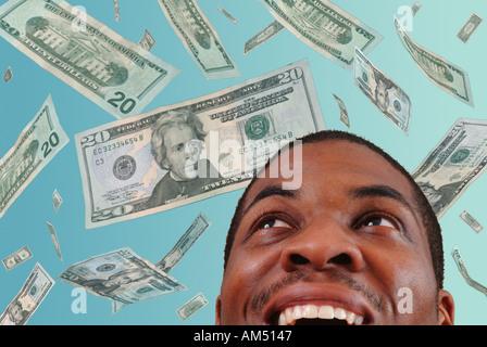 Es regnet Geld auf afrikanische Amerikaner Stockfoto