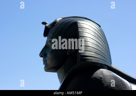 Kopf der Sphinx auf Basis von Kleopatras Nadel London Stockfoto