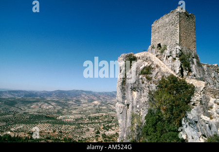 Eine Burg der maurischen Ursprungs sitzt über dem kleinen Dorf La Iruela in der Nähe von Cazorla, am Rande der Sierra de Cazorla Stockfoto