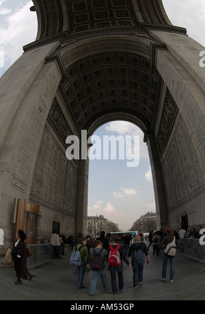 Arc de Triomphe Paris Frankreich Partei der Jugendlichen besuchen Stockfoto