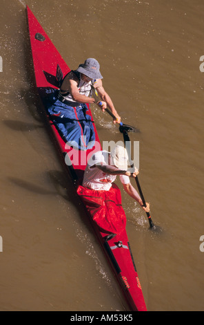 Wettbewerber in den Murray River Marathon in Australien Stockfoto