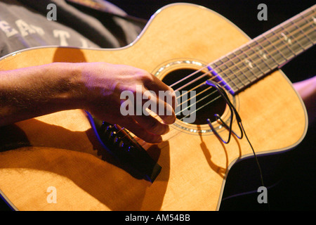 Dougie MacLean Musiker auf der keltischen Verbindungen Festival Glasgow Schottland 2004 Stockfoto