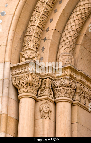 Detail der Steinschnitt des Portals der Dom zu Speyer Stockfoto