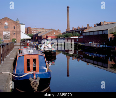 Narrowboats am Leeds-Liverpool-Kanal bei Wigan Pier, Wigan, größere Manchester, England, UK. Stockfoto