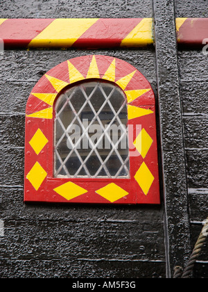 Detail der Golden Hinde (Hirschkuh) eine vollständige Replik von Sir Francis Drakes 16. Jahrhundert Schiff angedockt in der Nähe von Southwark Cathedral. Stockfoto