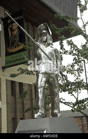 Stahl Man Skulptur schüren das Potteries Museum und Kunstgalerie Hanley Stockfoto