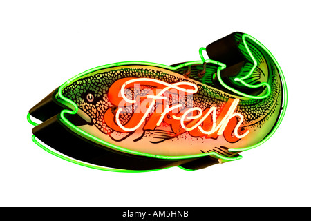 Seattle Pike Place Market. Ausschnitt-Leuchtreklame Frischfisch frische Lachse unterzeichnen am Pikes-Fischmarkt. Schneiden Sie Ausschnitt isoliert. Stockfoto
