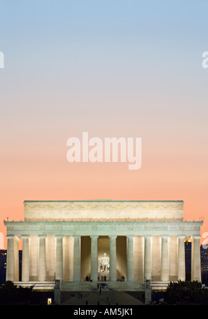 Bunter Himmel über das Lincoln Memorial kurz nach Sonnenuntergang, in der Dämmerung. National Mall, Washington DC DC, USA Stockfoto