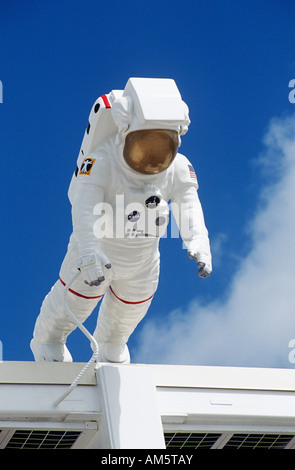 Astronaut-Modell auf Dach, John F Kennedy Space Center, Cape Canaveral, Brevard County, Florida, USA Stockfoto